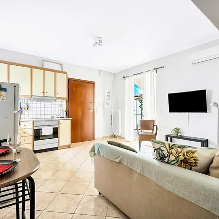 Apartment Bright & Cosy In Athens!