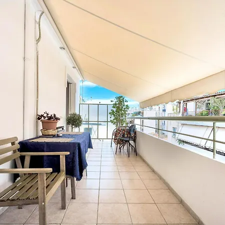 Bright & Cosy In Athens!