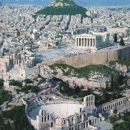 Bright & Cosy In Athens!
